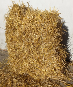 Солома в брикете
